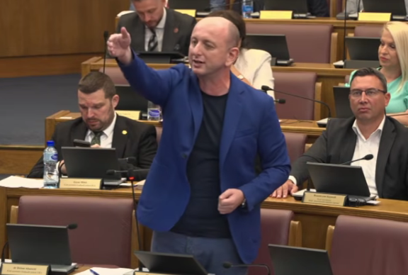 Milan Knežević danas u Skupštini CG