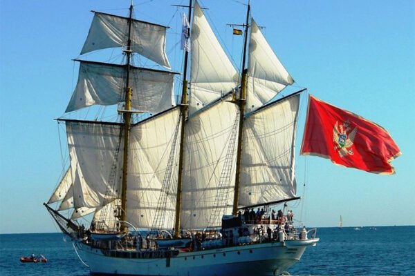Brod "Jadran" i spor između Crne Gore i Hrvatske oko vlasništva