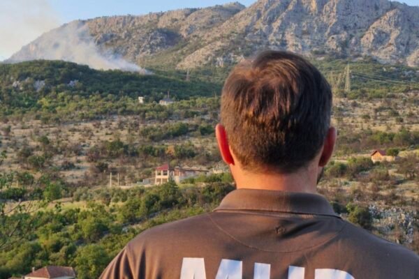 Požar oko dalekovoda u Doljanima