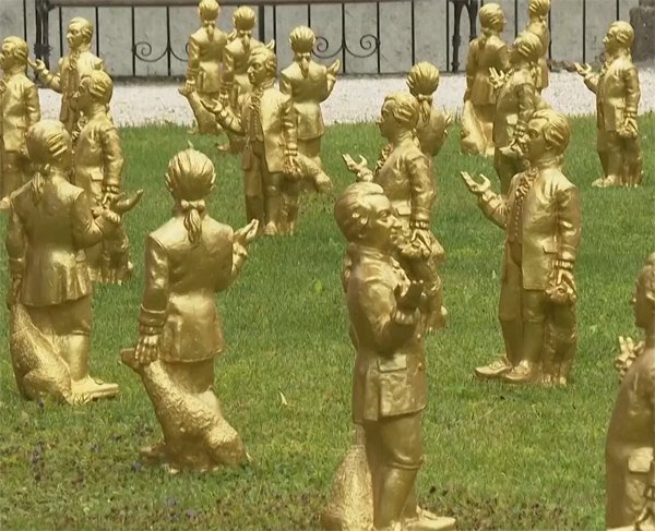 Mocartove male pozlaćene skulpture