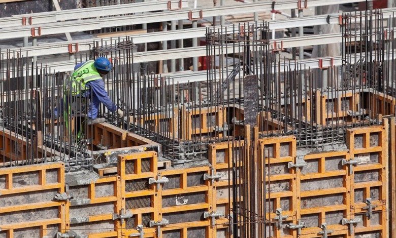 Radnici na građevinama uglavnom rade po cijeli dan iako su temperature prkeo 40 stepeni