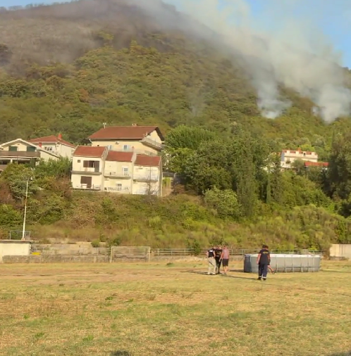 Priprema za dostavu vode za helikopter