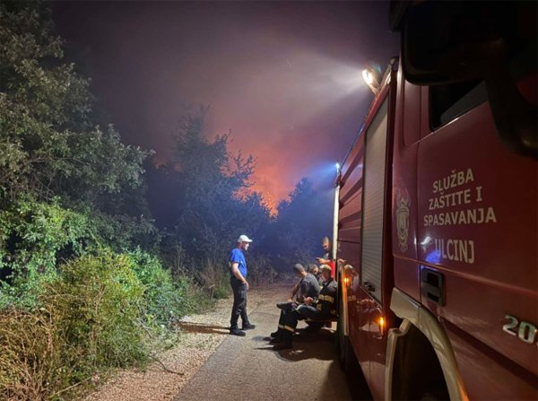 Gašenje požara u Ulcinju
