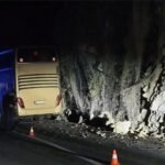 Autobus koji je prevozio djecu udario u stijenu