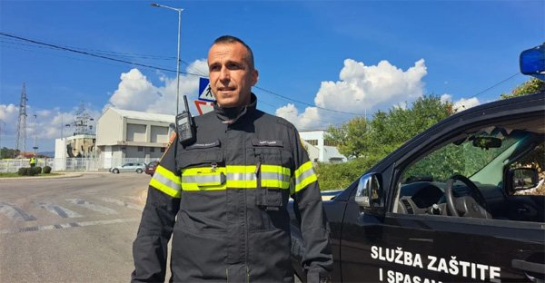 Vatrogasci cijelu noć gasili vatru oko manastira Ostrog.
